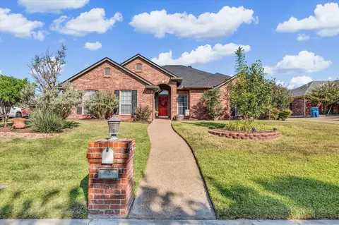 827 Cheyenne Trl, Hewitt, TX 76643