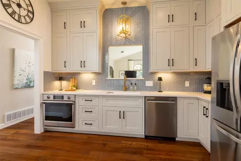 3225 Timber View Cir, Bedford, TX 76021