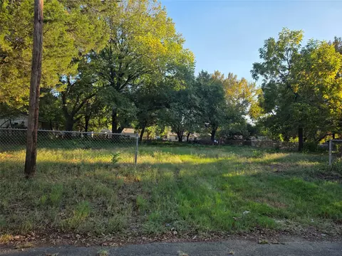 1907 Shiloh, Paris, TX 75460