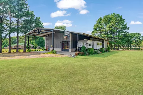 206 Laramie Lake Dr, Powderly, TX 75473