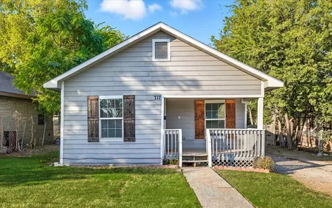 717 E Davis Ave, Fort Worth, TX 76104