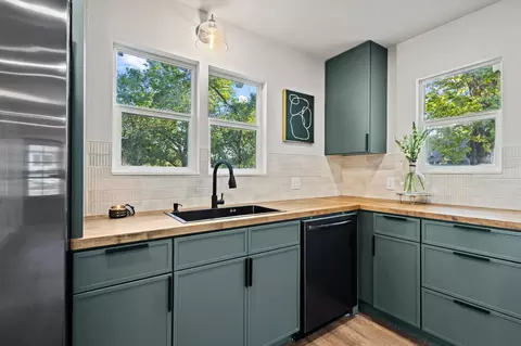 Kitchen - 630 E Heron St, Denison, TX 75021 photo 4 of 5