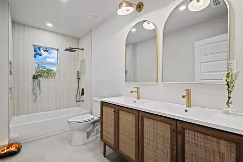 Bath - 630 E Heron St, Denison, TX 75021 photo 1 of 8