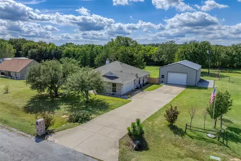 99 Catamaran Ct, Gordonville, TX 76245