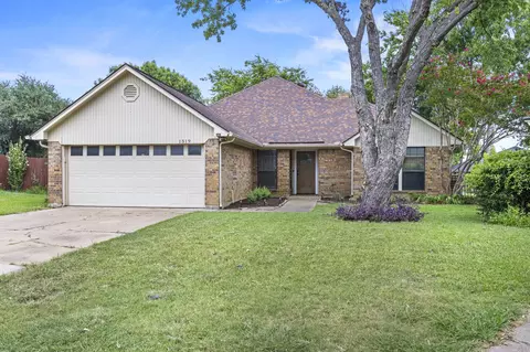1519 Brook Forest Dr, Mansfield, TX 76063
