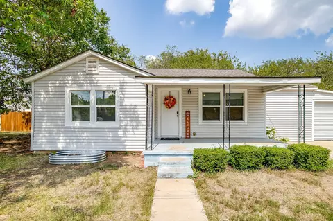 308 W 1st St, Weatherford, TX 76086