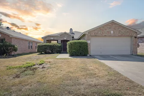 10025 Cougar Trl, Fort Worth, TX 76108