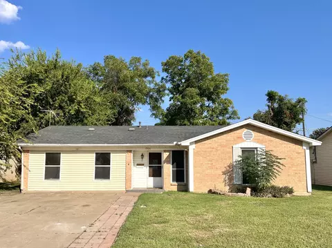1900 Robinson St, Irving, TX 75060