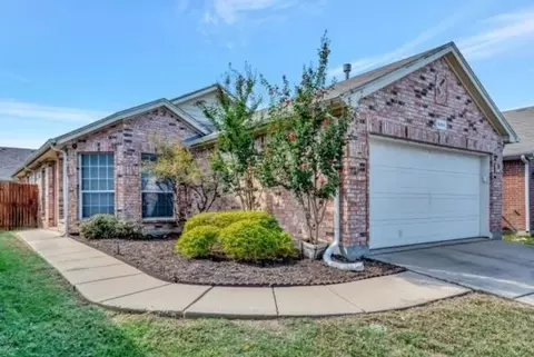 6461 Regina Dr, Fort Worth, TX 76131
