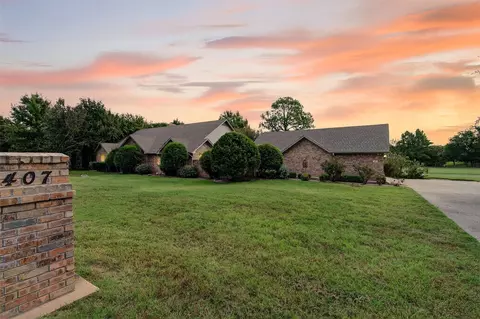 407 Navajo Trl, Lake Kiowa, TX 76240