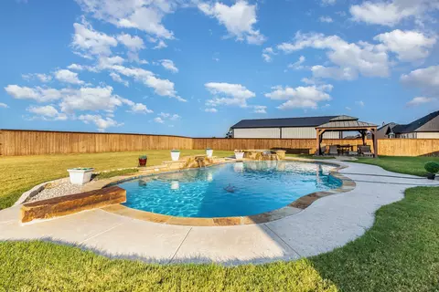 351 Evening Fire Dr, Waxahachie, TX 75167