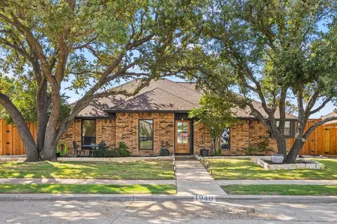 1940 Clearwater Trl, Carrollton, TX 75010
