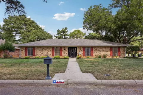 1701 Carlton Dr, Arlington, TX 76015