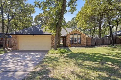 416 Misty Oaks St, Azle, TX 76020