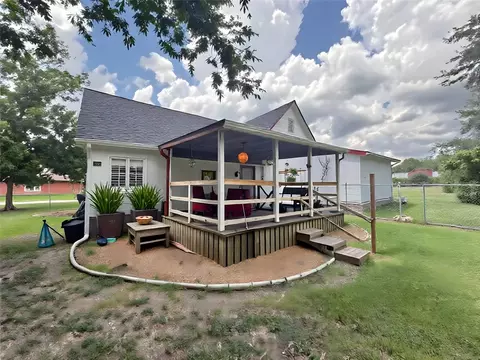311 S Main St, Milford, TX 76670