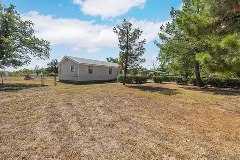 Exterior - 401 E Goodwin St, Bangs, TX 76823 photo 6 of 16