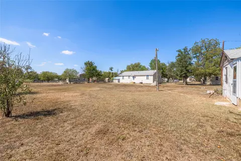 Exterior - 401 E Goodwin St, Bangs, TX 76823 photo 15 of 16