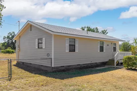 Exterior - 401 E Goodwin St, Bangs, TX 76823 photo 5 of 16