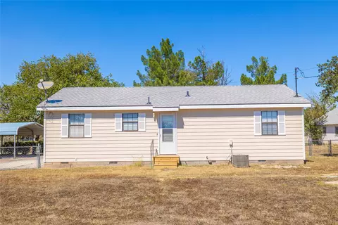 Exterior - 401 E Goodwin St, Bangs, TX 76823 photo 13 of 16