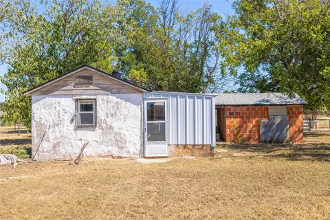 Exterior - 401 E Goodwin St, Bangs, TX 76823 photo 14 of 16