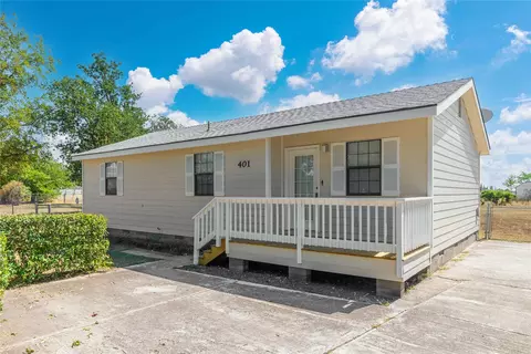 401 E Goodwin St, Bangs, TX 76823