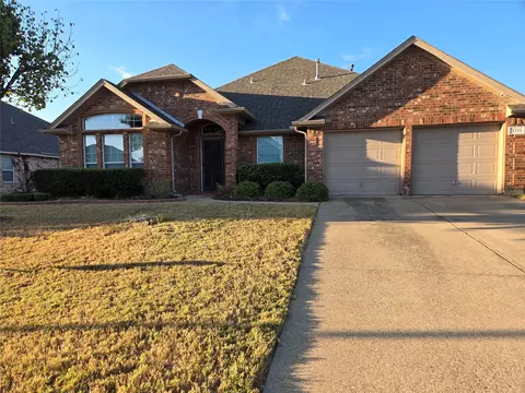 1111 Wynnewood Dr, Glenn Heights, TX 75154