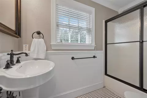 Bath - 417 Keys Creek Dr, Waco, TX 76708 photo 7 of 8