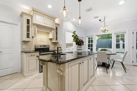 Kitchen - 417 Keys Creek Dr, Waco, TX 76708 photo 2 of 2