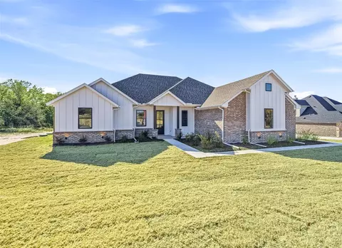 151 Rj Smith Dr, Boyd, TX 76023