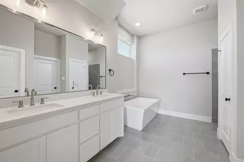 Bath - 151 Rj Smith Dr, Boyd, TX 76023 photo 1 of 5
