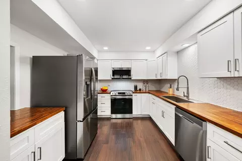 9810 Amberton Pkwy, Dallas, TX 75243