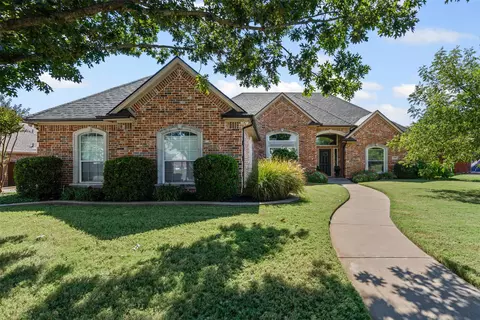 1505 Leaning Oak Ln, Cleburne, TX 76033