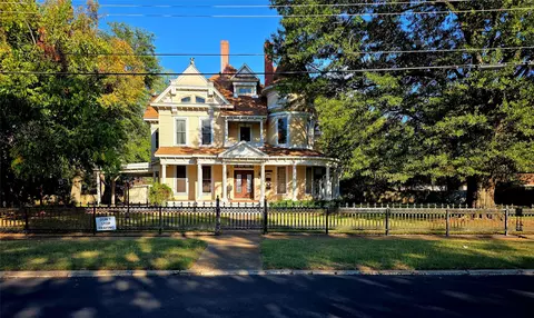 802 Fitzhugh Ave, Paris, TX 75460