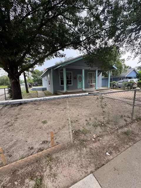 2401 Ingersoll St, Dallas, TX 75212