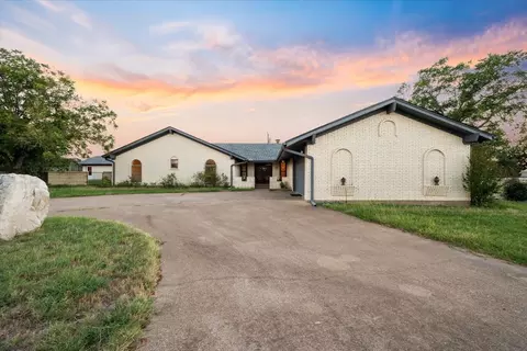 105 Riverside Dr, Mineral Wells, TX 76067