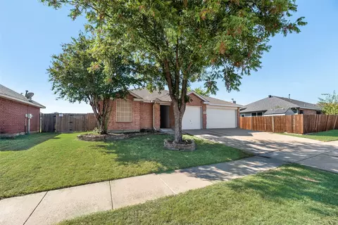 7500 Fossil Garden Dr, Arlington, TX 76002