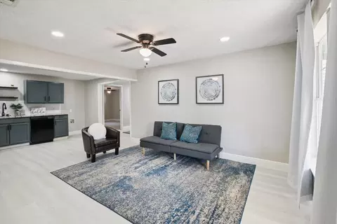 405 NE 32nd St, Grand Prairie, TX 75050