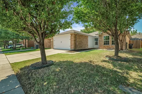 532 Lead Creek Dr, Fort Worth, TX 76131