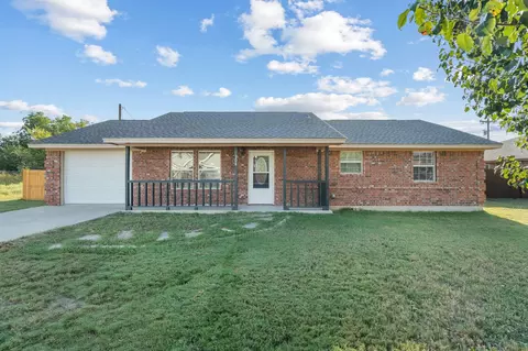 308 Ashwood St, Azle, TX 76020