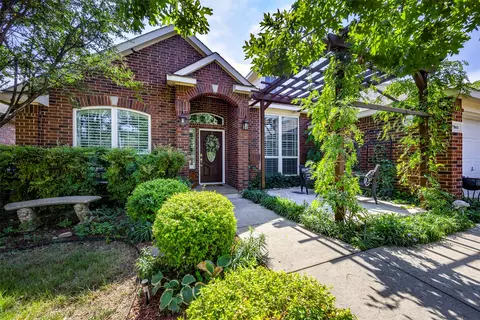 5601 Shadydell Dr, Fort Worth, TX 76135