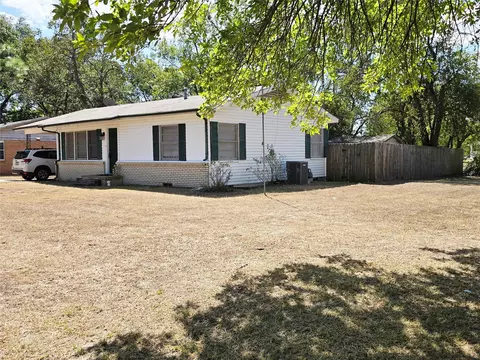 Exterior - 525 Maple St, Commerce, TX 75428 photo 2 of 7