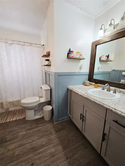 Bath - 525 Maple St, Commerce, TX 75428 photo 1 of 1