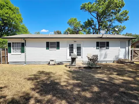 Exterior - 525 Maple St, Commerce, TX 75428 photo 5 of 7