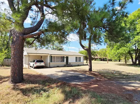 Exterior - 525 Maple St, Commerce, TX 75428 photo 4 of 7