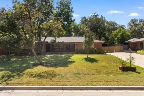 6000 Monterrey Dr, Fort Worth, TX 76112
