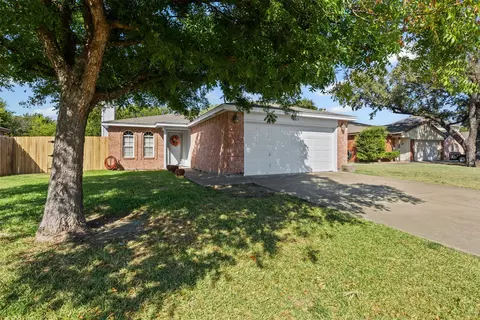 857 Mccully St, White Settlement, TX 76108