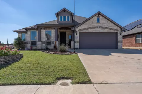 501 Lakeview Dr, Alvarado, TX 76009