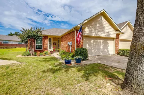 253 Heritage Hill Dr, Lewisville, TX 75067
