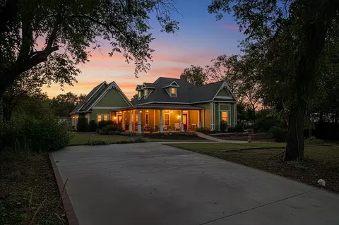 326 W Liberty St, Pilot Point, TX 76258