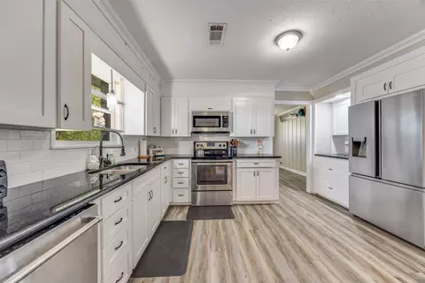 9591 Dripping Springs Rd, Denison, TX 75021